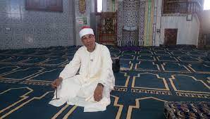 في اول يوم من شهر رمضان... مصر تغلق مسجدا وتوقف شيخه!