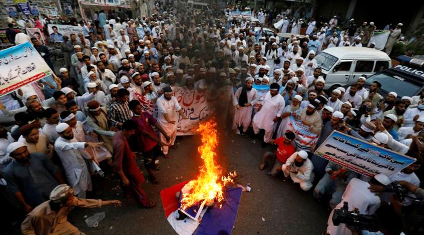 احتجاجات في باكستان تطالب بطرد السفير الفرنسي