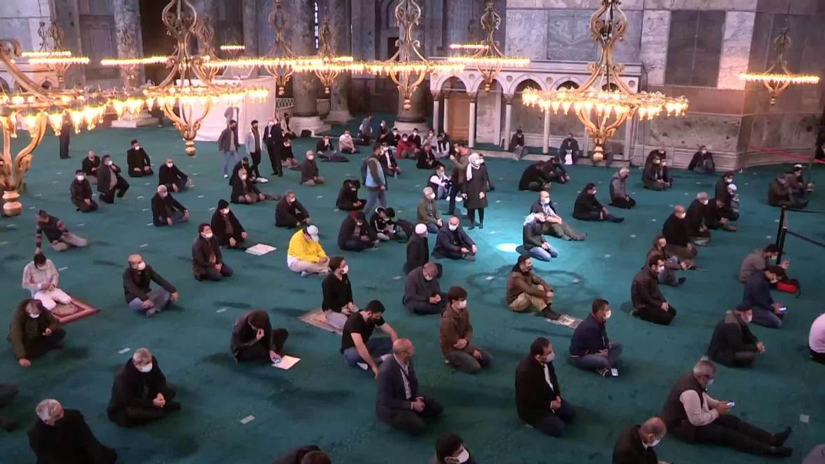 صلاة رمضان في مسجد آيا صوفيا لأول مرة منذ 87 عاما