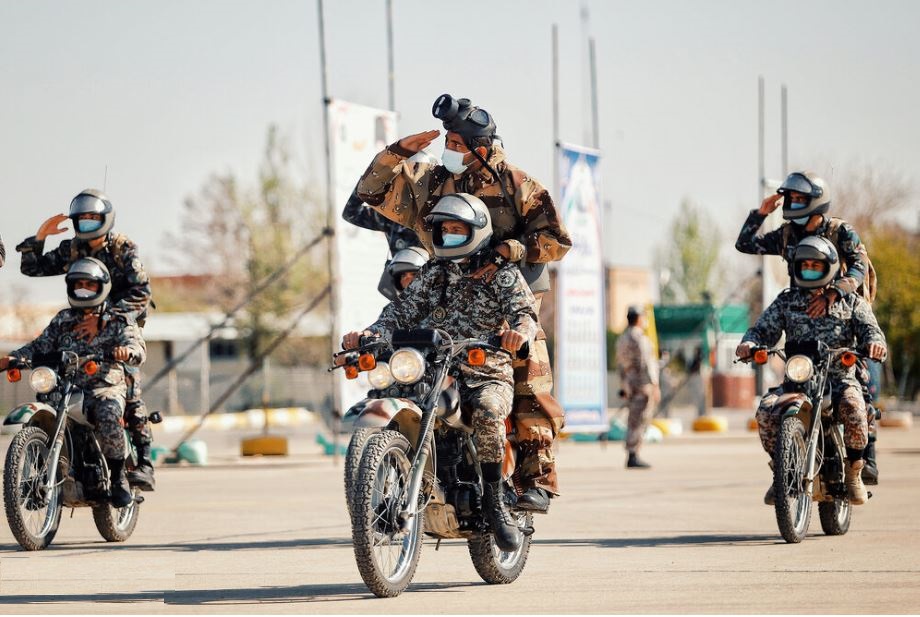 صور.. استعراض عسكري بمناسبة يوم الجيش في إيران