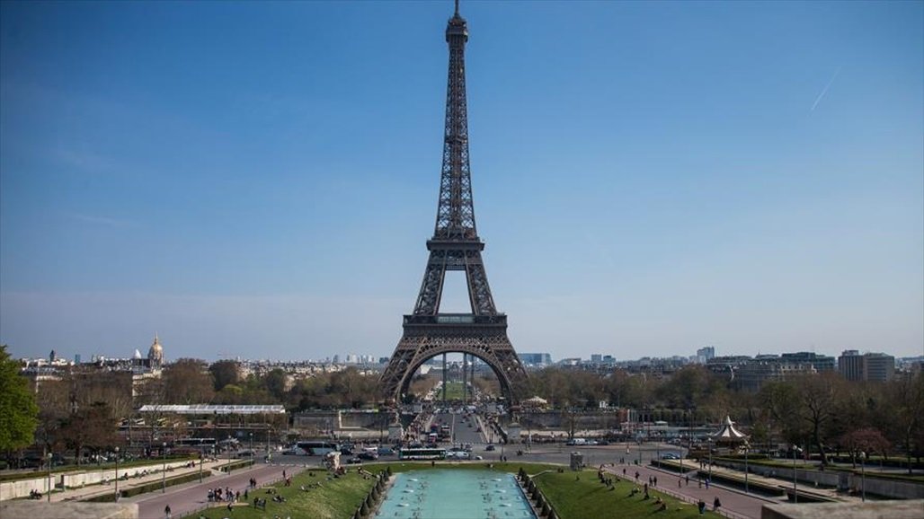 فرنسا تخفف إجراءات كورونا وتعلن موعد رفع الحظر