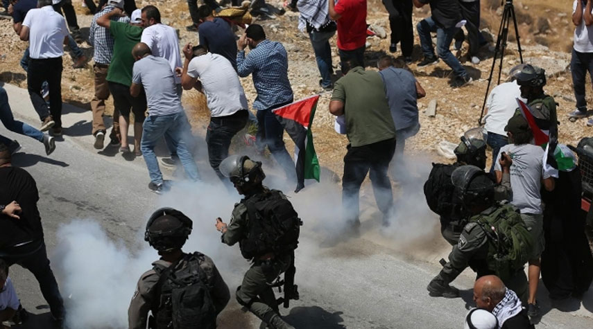 إصابة عشرات الفلسطينيين جراء قمع الاحتلال مظاهرتين في الضفة