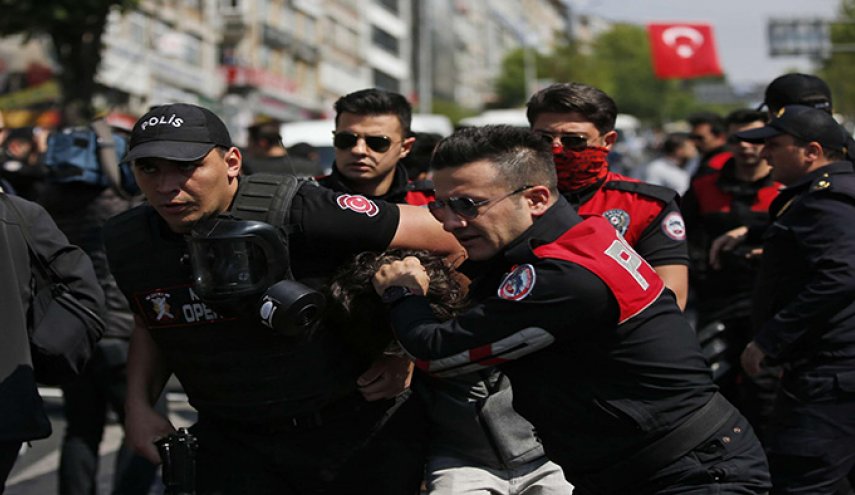 تركيا تمنع تصوير عناصر الشرطة أثناء الاحتجاجات