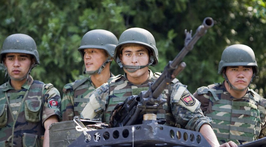 قرغيزيا تتهم الجيش الطاجيكي باستهداف مناطق سكانية