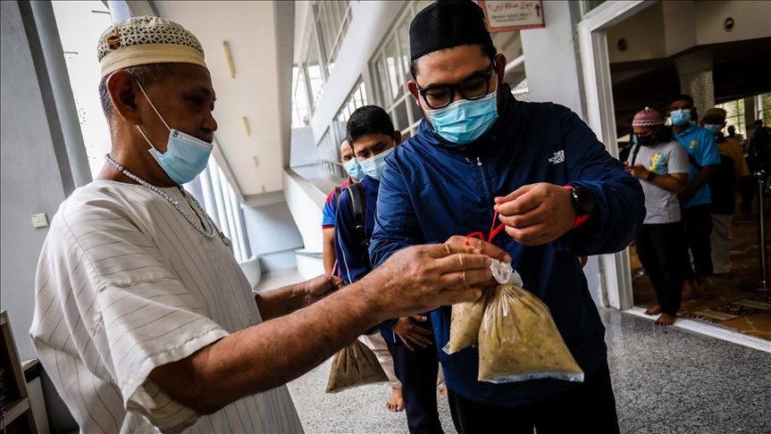 "بوبور لامبوك".. وجبة التضامن الاجتماعي في ماليزيا خلال شهر رمضان+صور