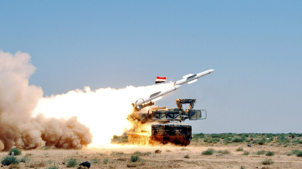 سوريا... الدفاعات الجوية تتصدى لهجوم صاروخي صهيوني