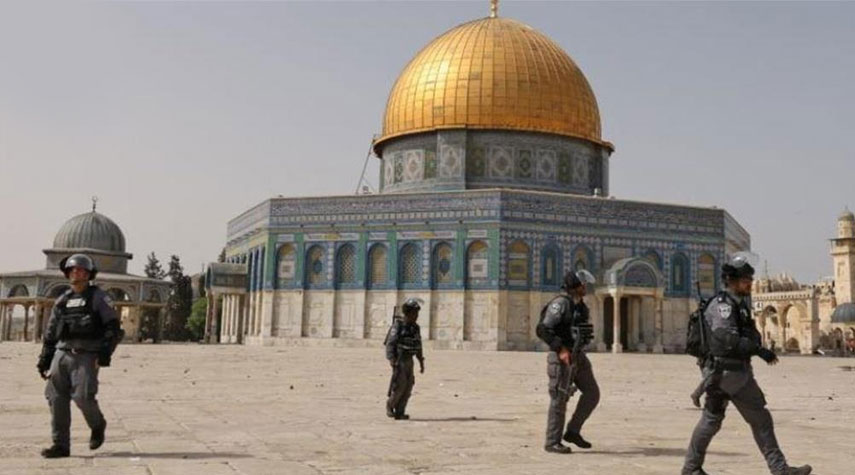 القوات الصهيونية تصادر مفاتيح المسجد الاقصى