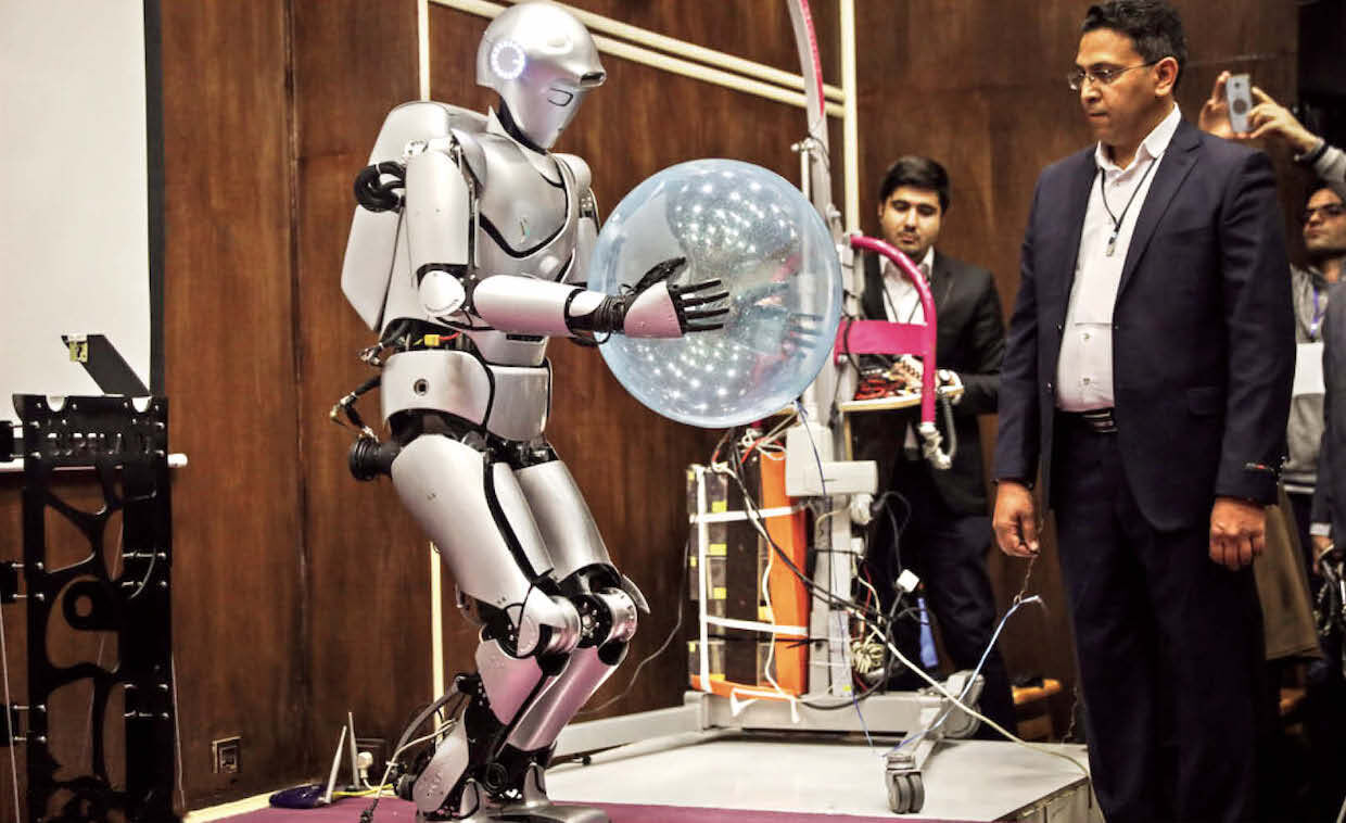 روبوت "سورنا 4" الإيراني ضمن أفضل 10 روبوتات لعام 2020