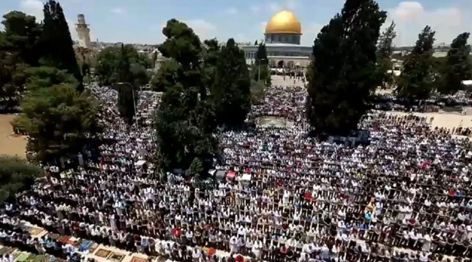 القدس الشريف.. آلاف الفلسطينيين يتوافدون إلى المسجد الأقصى لأداء صلاة الجمعة