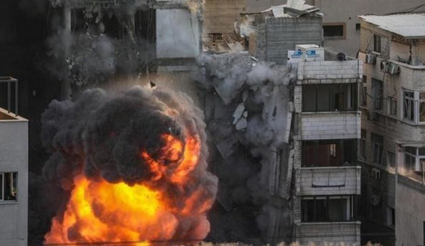 الكيان إلاسرائيلي يدمر برج الجلاء وسط غزة
