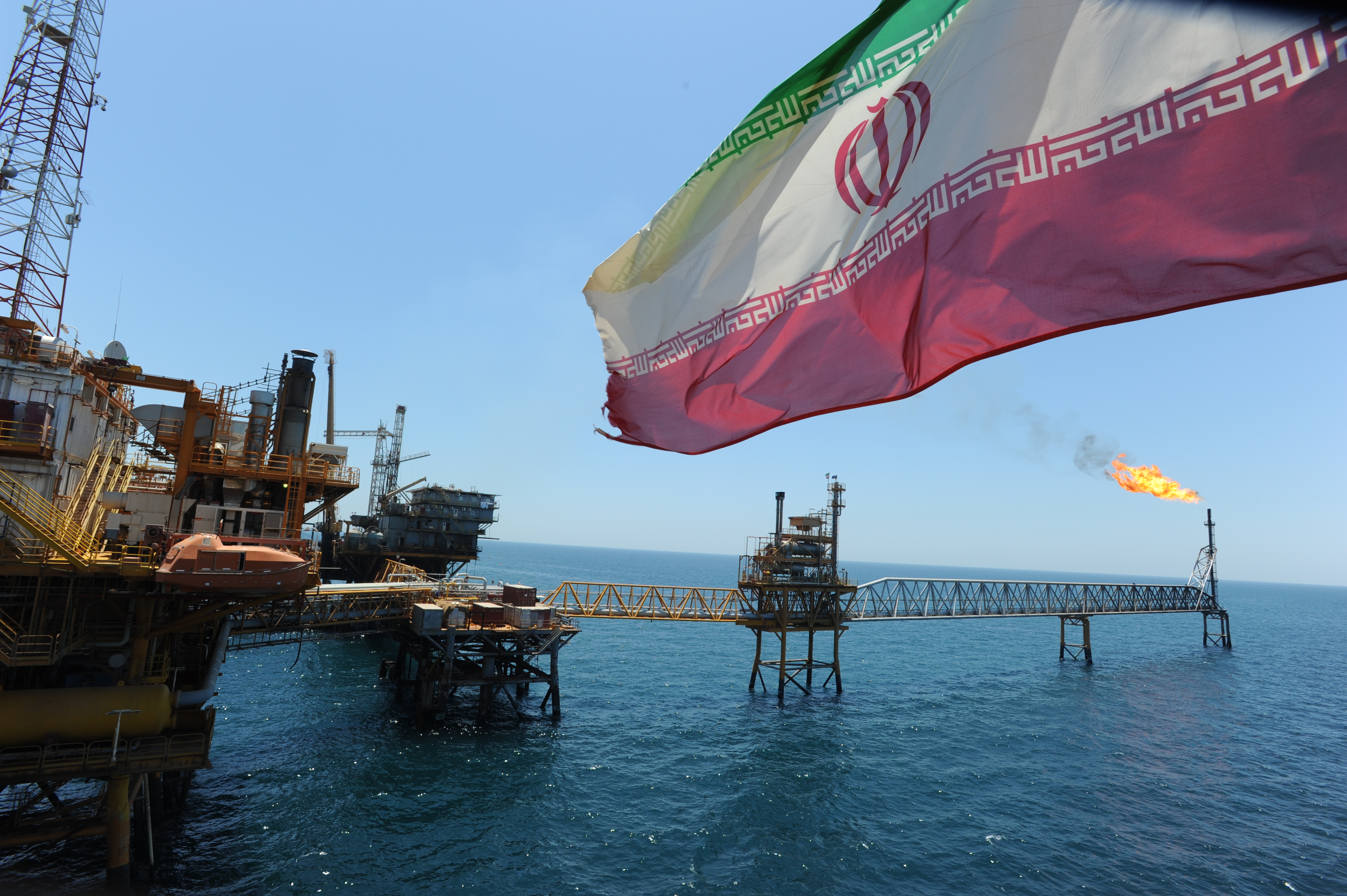 ايران تصدر أول شحنة نفط عبر بحر عمان الشهر المقبل
