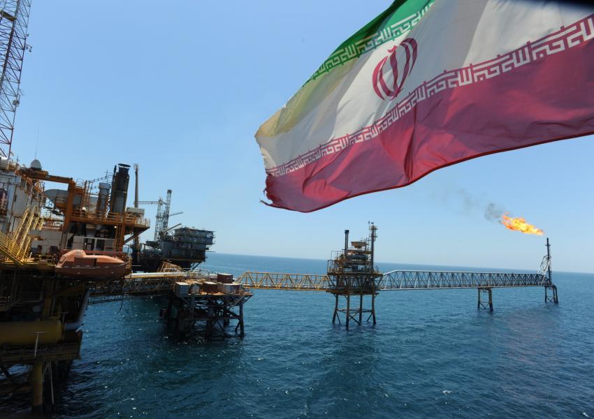 الهند ترغب بشراء النفط من إيران