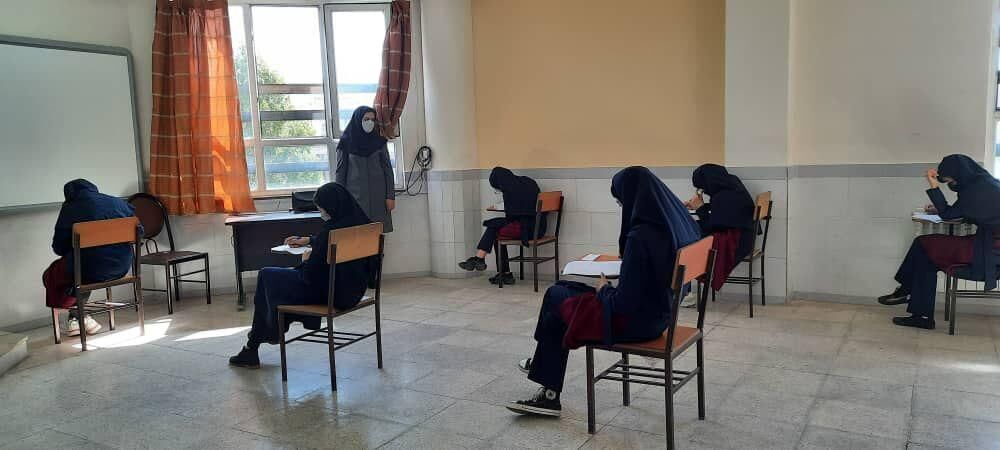 بالصور من إيران.. الامتحانات النهائية في ظل كورونا