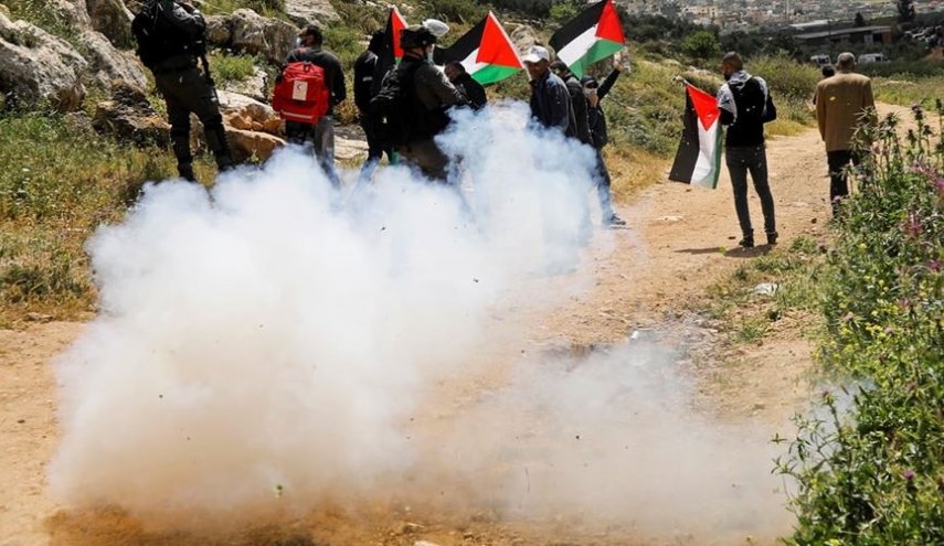 إصابة عشرات الفلسطينيين خلال مسيرات بالضفة الغربية