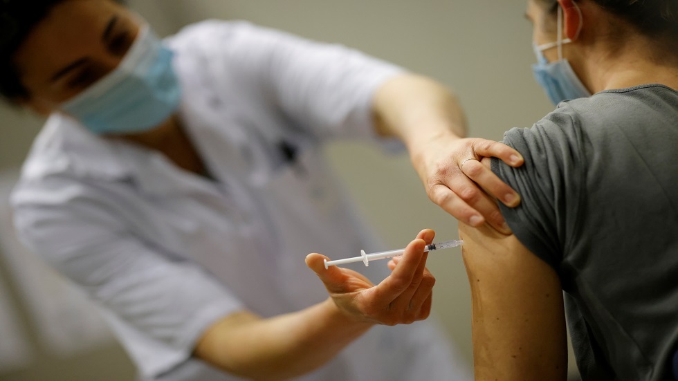 فرنسا تطلق حملة التطعيم ضد كورونا للجميع إعتبارا من اليوم