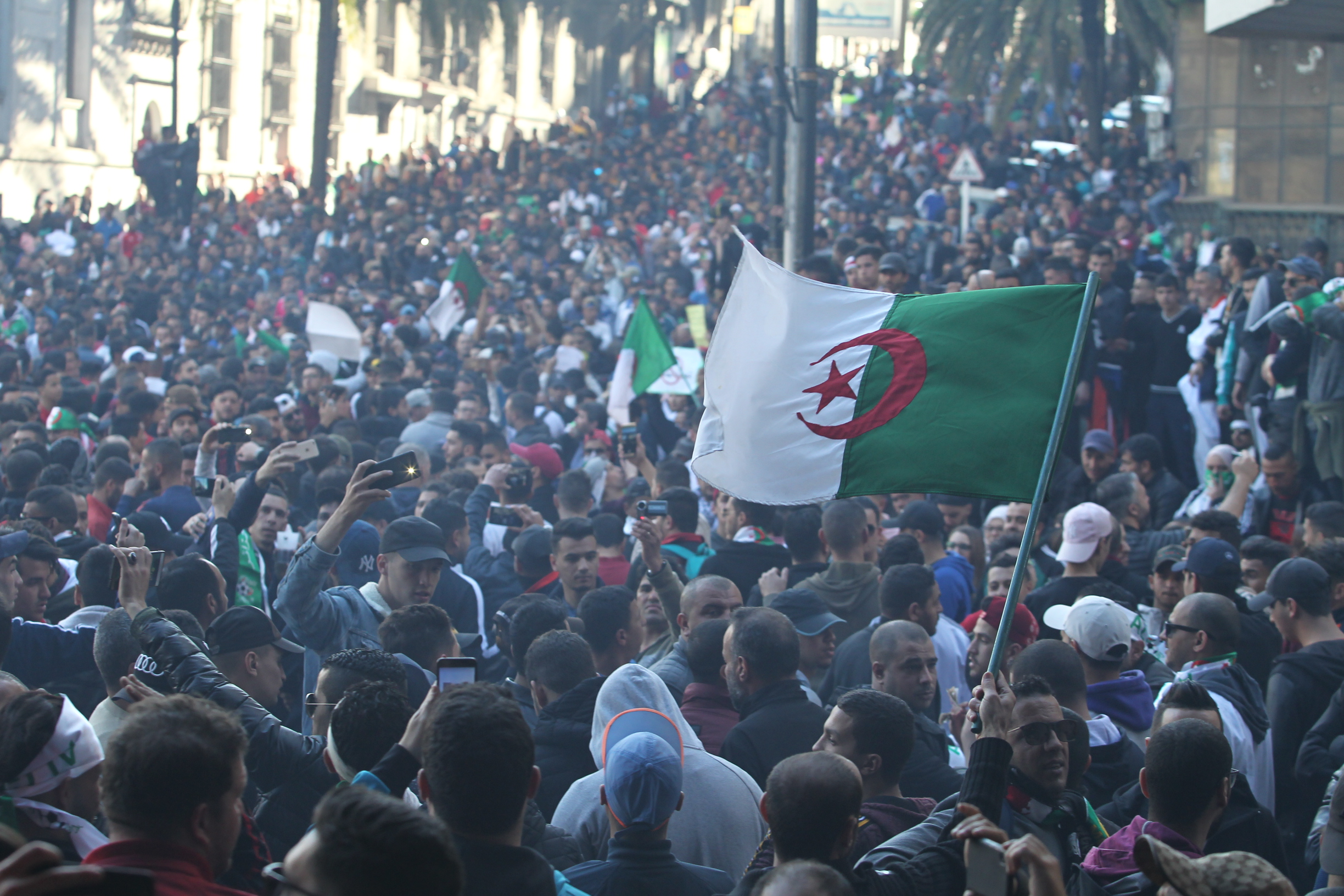 تظاهرات في الجزائر ترفض الانتخابات التشريعية