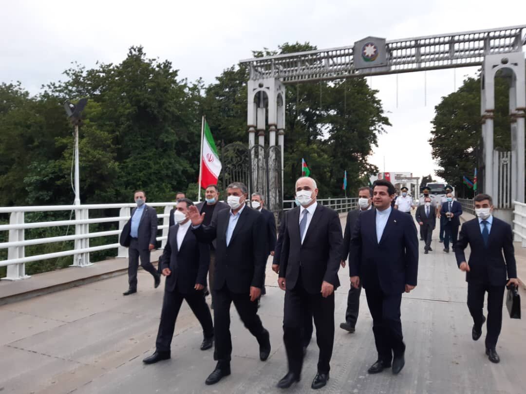 ايران وأذربيجان توقعان مذكرة تفاهم لتعزيز التعاون السككي