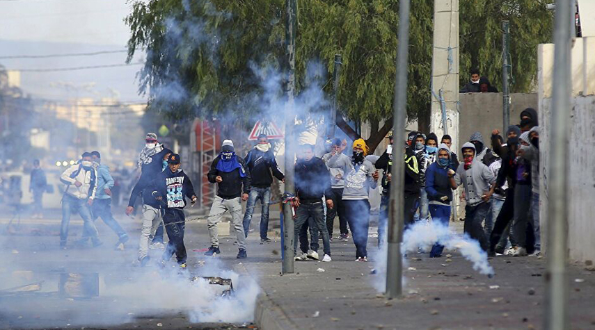  اشتباكات في تونس مع قوات الأمن ضد انتهاكات الشرطة