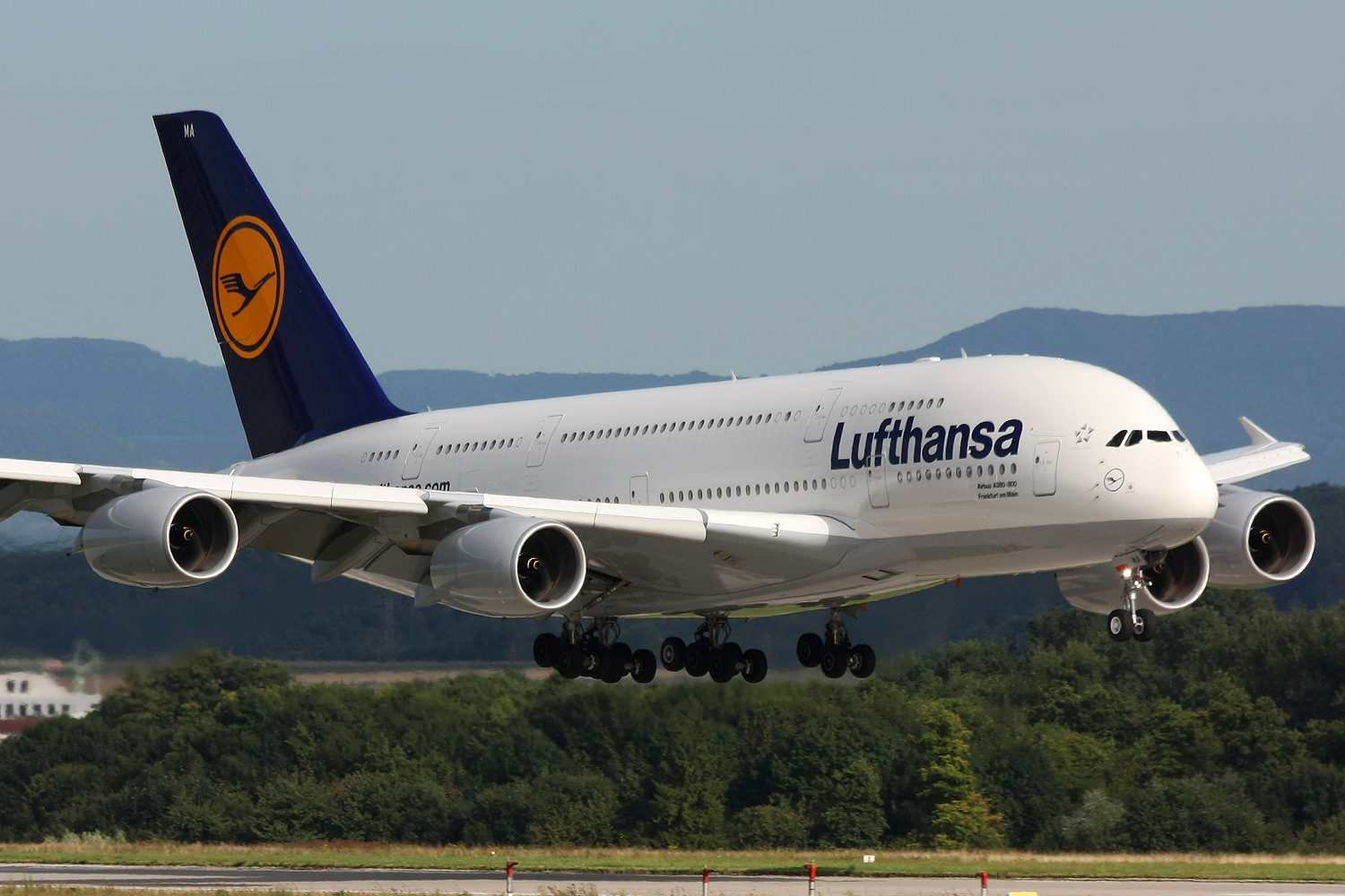 "لوفتهانزا" الألمانية ترفع عدد رحلاتها الجوية إلى طهران