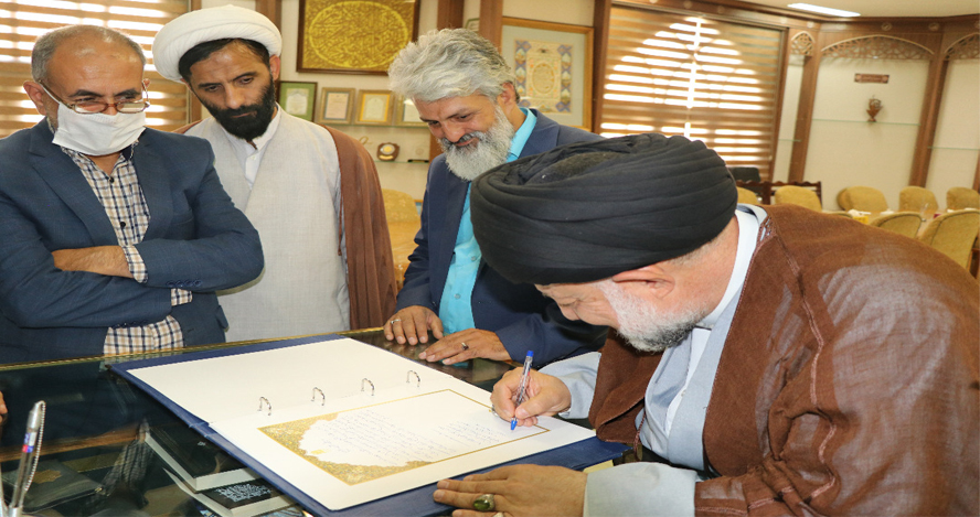 ممثل المرجع السيستاني يزور مجمع البحوث الإسلامية في العتبة الرضوية