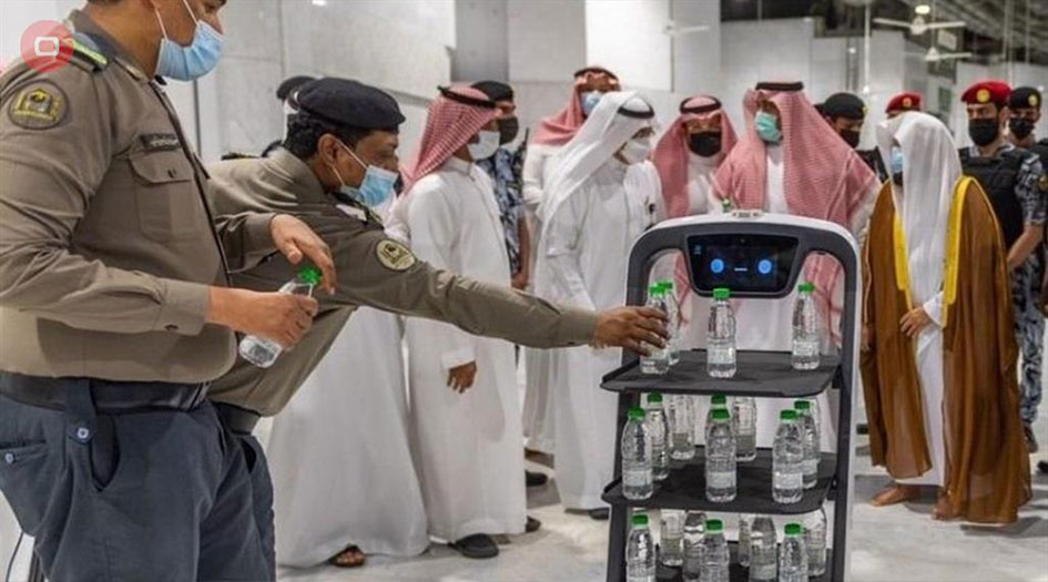 السعودية.. تدشين"روبوت" يوزع مياه زمزم على الحجاج والمعتمرين