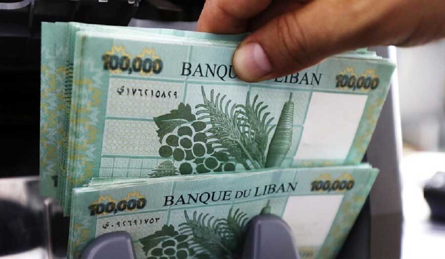 الليرة اللبنانية تسجل تدهورا قياسيا مقابل الدولار