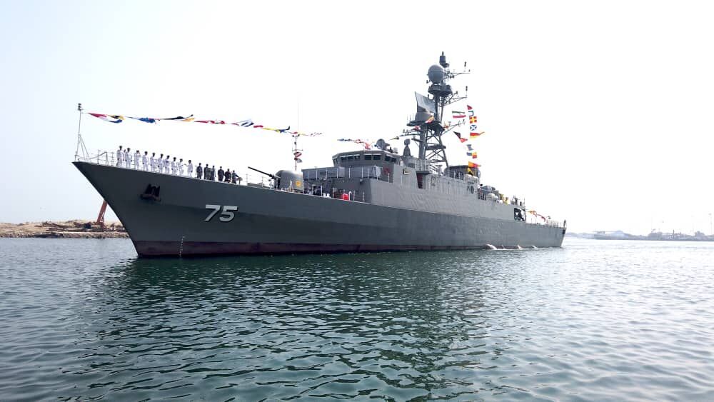 المدمرة "دنا" تنضم الى اسطول البحرية الايرانية