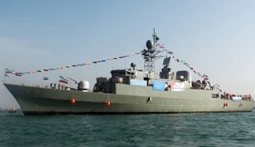 بالصور من ايران... انضمام مدمرة "دنا" وكاسحة الألغام "شاهين" إلى اسطول القوة البحرية