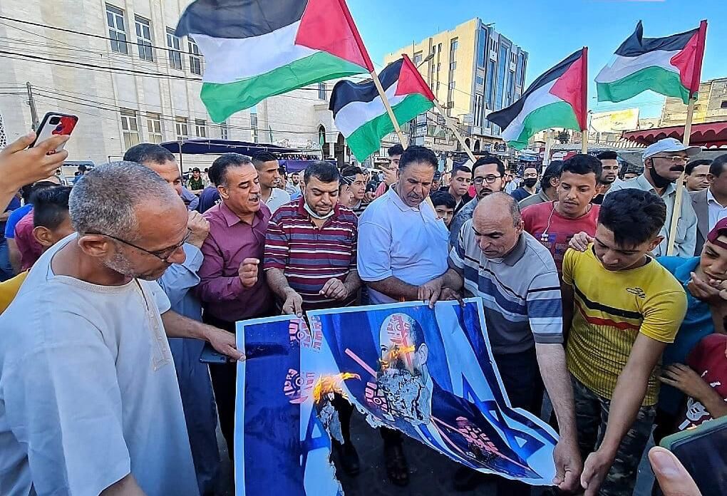 تظاهرات فلسطينية تنديداً بمسيرة الاعلام الصهيونية 
