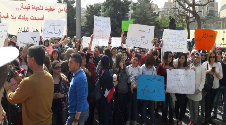 لبنان... اضراب عام وقطع الطرقات في بعض المناطق