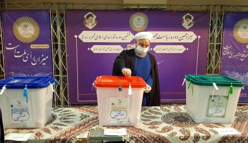 روحاني يدلي بصوته في الانتخابات الرئاسية