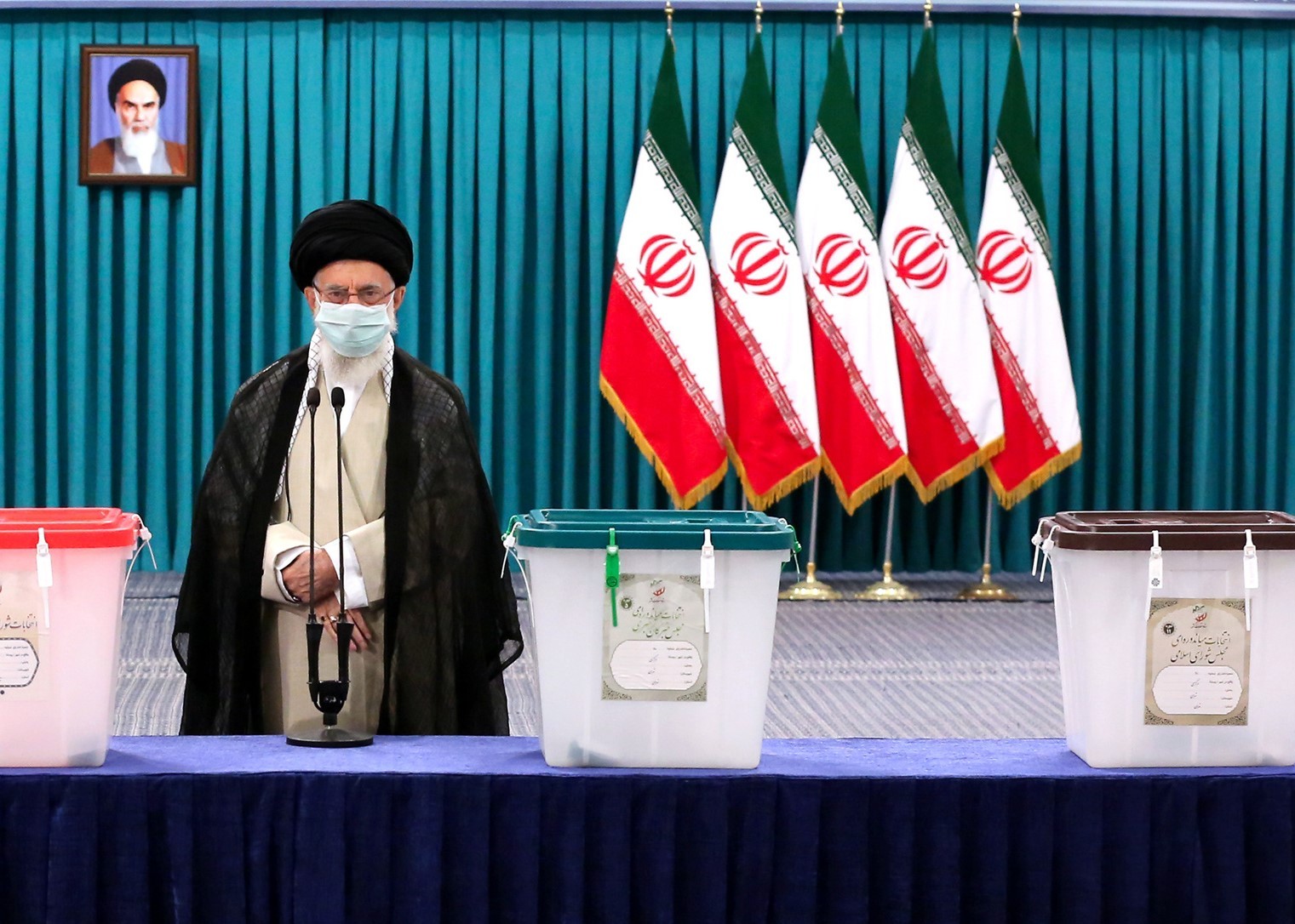 قائد الثورة الاسلامية: يوم الانتخابات هو يوم الشعب الايراني