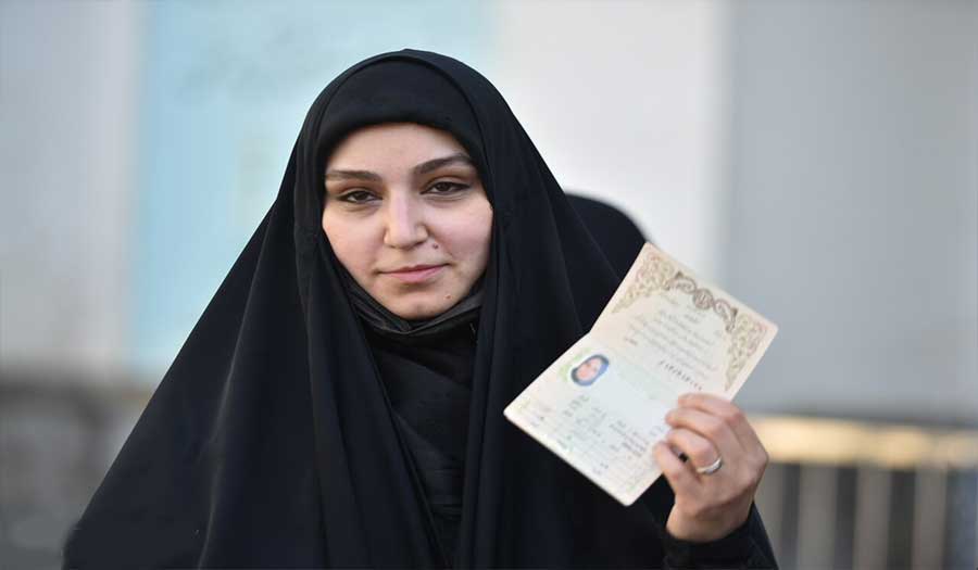 بالصور.. إيرانيون يشاركون في العرس الانتخابي 1400 بطهران