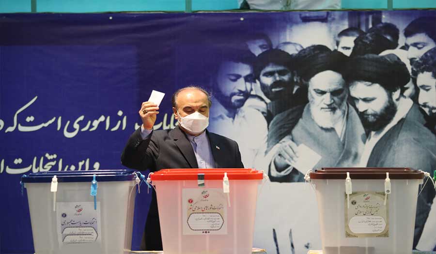 بالصور: المسؤولون الإيرانيون يدلون بأصواتهم في الانتخابات الرئاسية