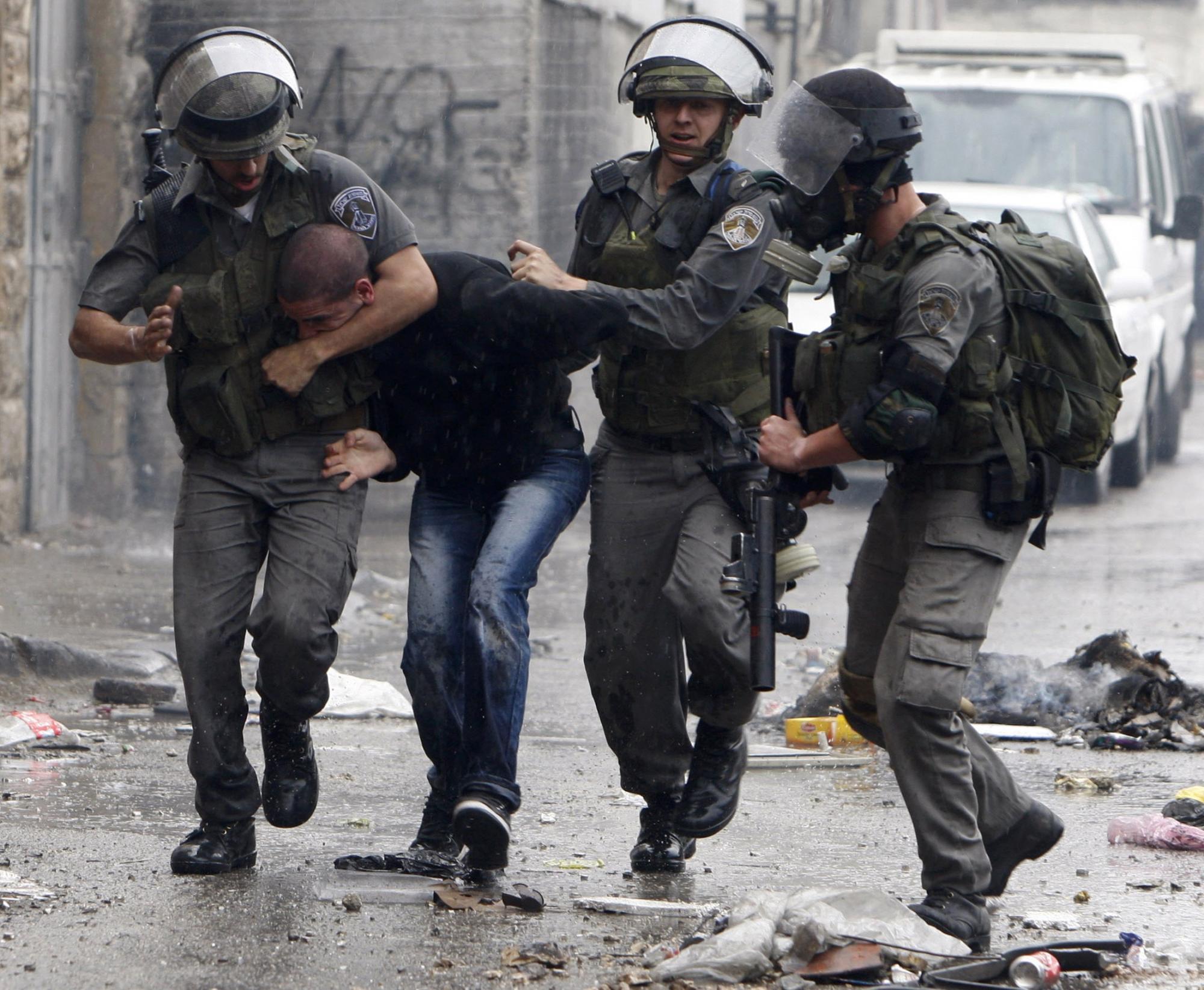 الاحتلال يعتقل 6 فلسطينيين في طولكرم