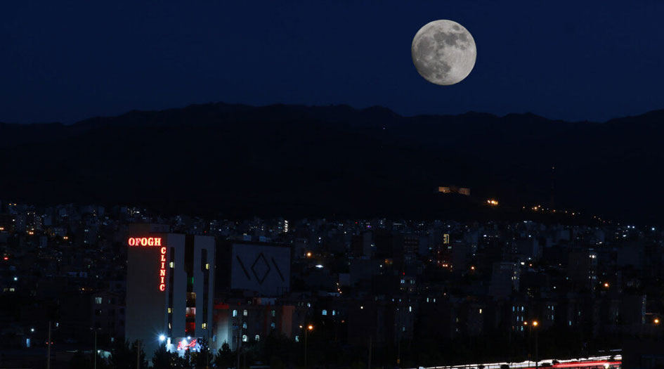 بالصور من ايران... القمر في اقرب نقطة من الارض