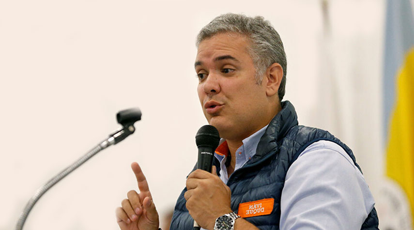 الرئيس الكولومبي يعلن تعرّض طائرته لهجوم بالرصاص