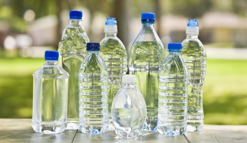 مخاطر استخدام زجاجات المياه البلاستيكية المتكرر