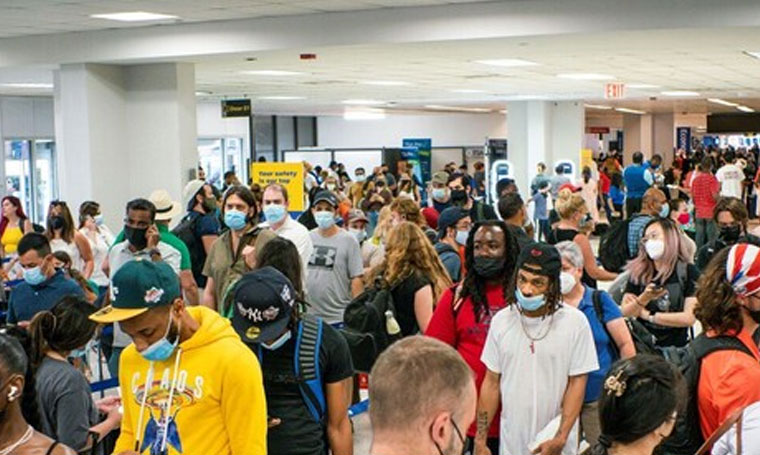 فوضى وتدافع بين المسافرين للهرب بسبب "خرق أمني" بمطار أمريكي