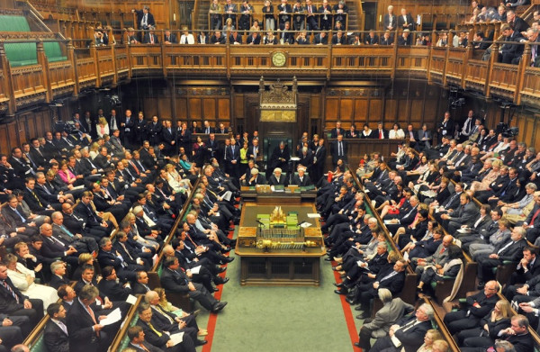 أحزاب بريطانية تطالب لندن بوقف تمويل برامجها بدول الخليج الفارسي