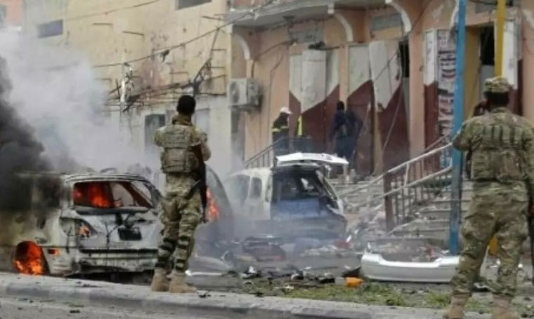 8 ضحايا بتفجير استهدف مسؤولاً كبيراً في شرطة الصومال