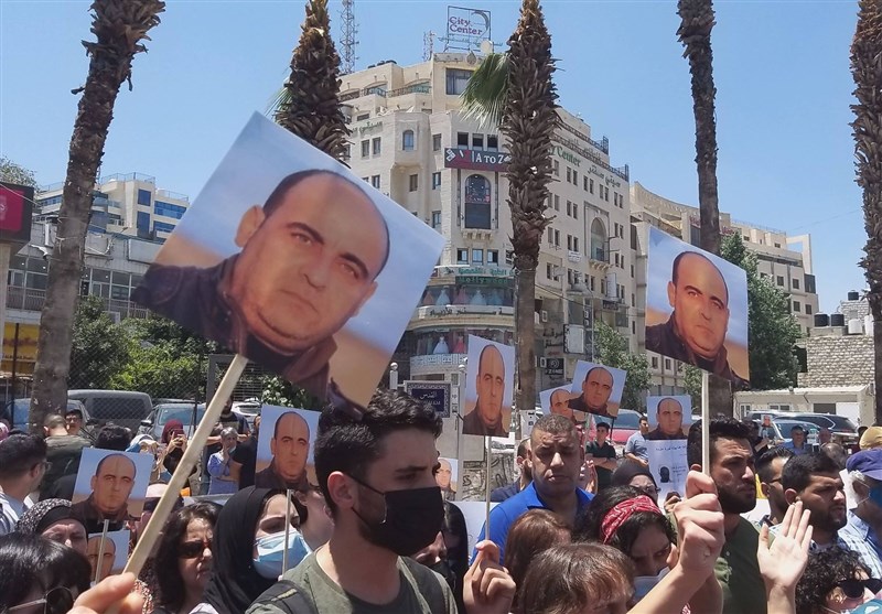 تظاهرة في رام الله للمطالبة برحيل عباس