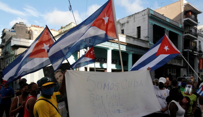 انصار الحكومة الكوبية ينزلون للشوارع استجابة للرئيس
