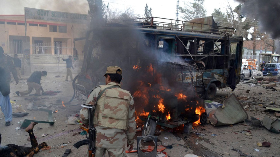 باكستان: حادث الحافلة الدموي يحتمل ان يكون إرهابيا