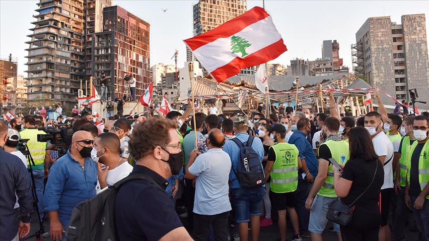 لبنان... احتجاجات وقطع الطرق في العاصمة بيروت