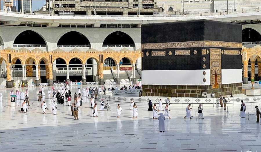 بالصور.. الحجاج يؤدون طواف القدوم في ظل البرتوكولات الصحية