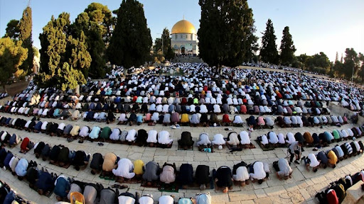 الفلسطينيون يؤدون صلاة عيد الأضحى بالمسجد الأقصى