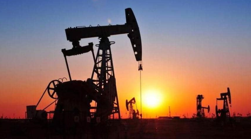 النفط يصعد 4% رغم ارتفاع المخزونات الأميركية