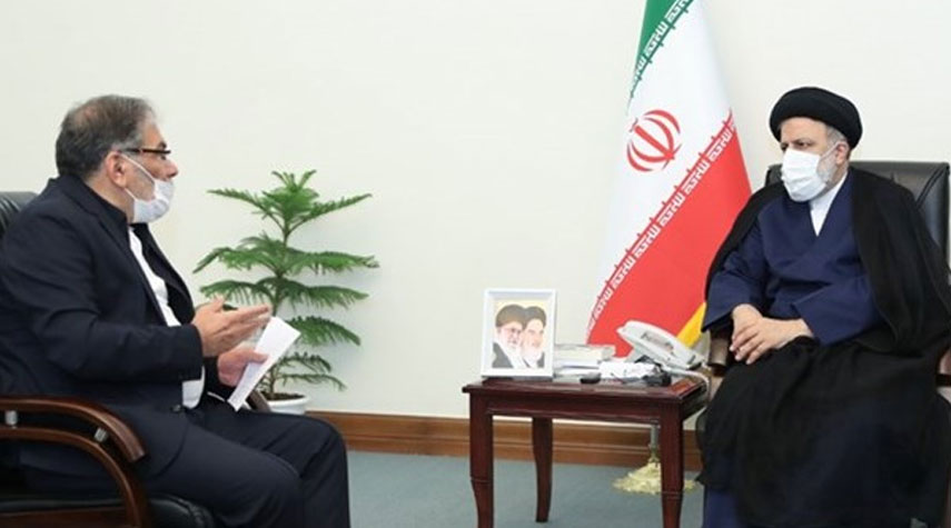 أمين المجلس الأعلى للأمن القومي يلتقي الرئيس الايراني المنتخب