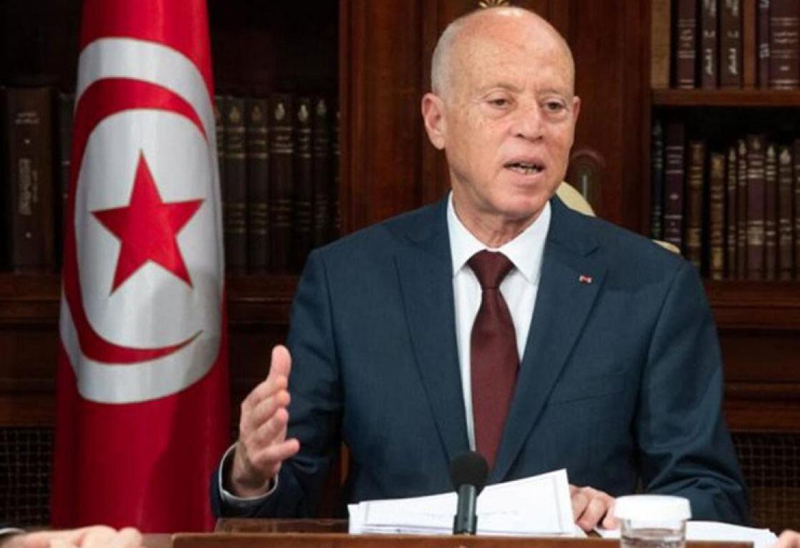 الرئيس التونسي يتعهد بعدم الانزلاق الى مربع الديكتاتورية